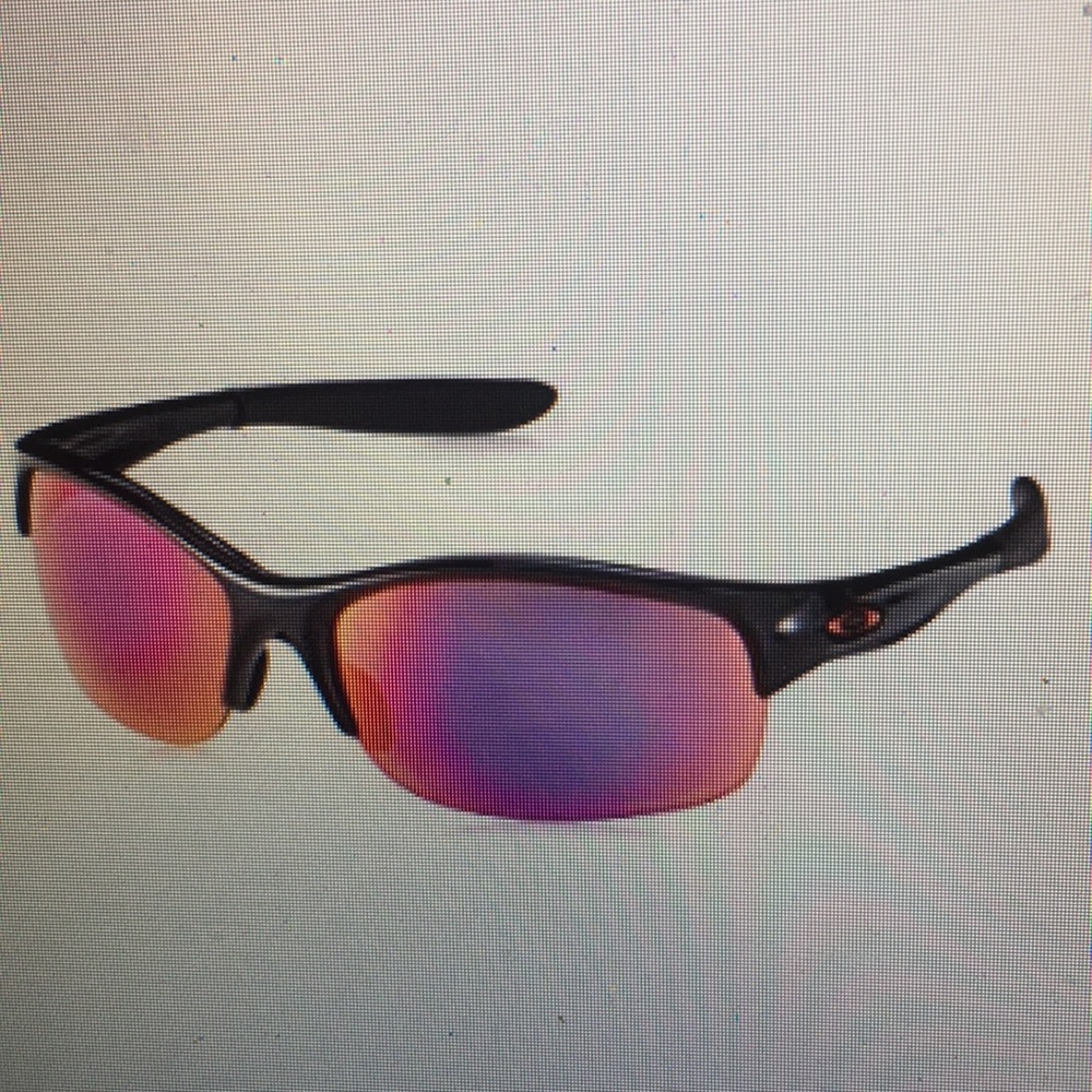 LOOKING FOR WOMENS OAKLEYs